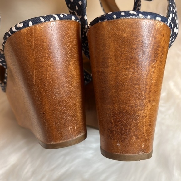 DESIGN Editions for Gap Wood Wedge Sandal - Picture 11 of 16